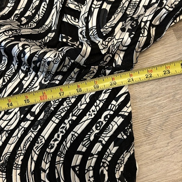 Cartise Black and White Patterned Ribbon Zip Up Jacket with Sheer Panels. - Picture 8 of 10